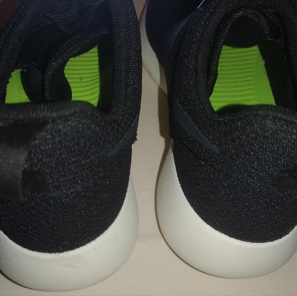 Nike - Picture 3 of 4